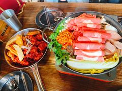 部队锅-MI WU FACTORY米屋美食工厂餐厅(绿地店)