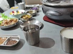 -围炉肉舍•炭烤活鳗•丹东海鲜烤肉(步行街店)