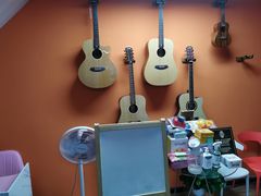 -八度音乐吉他教室(汉广店)