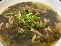 酸菜肉丝面-何必是家面馆 HB noodles&coffee