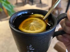 热柠檬红茶-邊渡咖啡
