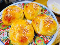 酥皮烤包子-乡村馕坑肉·烧烤·新疆菜·本地人更爱吃(阿勒泰首店)