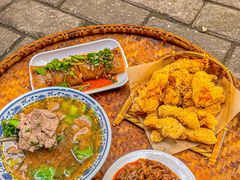 -爆炸头阿姨小四川正宗川味小吃(无任何分店)