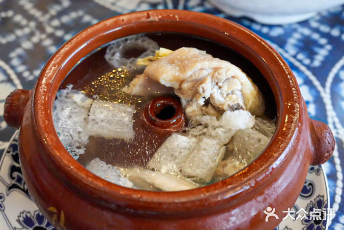 蝴蝶泉宾馆-中餐厅原汁男搂妹汽锅鸡图片