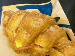牛肉芝士羊角-luckin coffee瑞幸咖啡(大冲商务中心D座店)