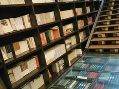 -钟书阁(松江泰晤士小镇店)