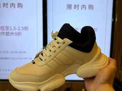 -广州周大福金融中心