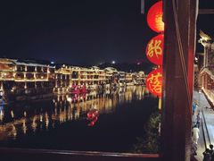 -临江餐馆二楼美食部落