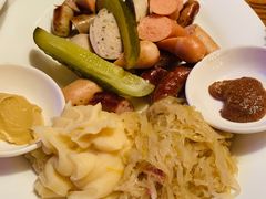 巴伐利亚香肠拼盘-宝莱纳啤酒花园餐厅PAULANER BRAUHAUS Nanjing(广州路店)