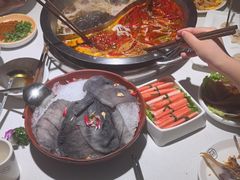 -茅草房·河畔园林火锅