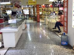 -三叶眼镜城批发市场(上海火车站店)