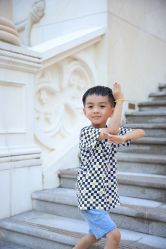 -现代经典婚纱摄影