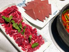 现切牛肉-贵府酸汤牛肉火锅·贵州老字号(飞山街店)
