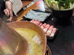 -果松木炭酸菜铜火锅·外婆参鸡汤