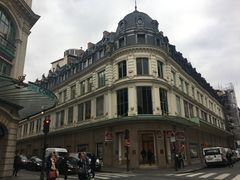 -乐蓬马歇百货公司(Rive Gauche)