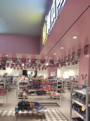 -嗨本可潮玩仓(大兴大悦春风里店)