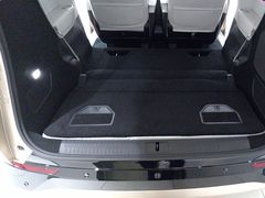 -小鹏汽车(上海静安大融城店)