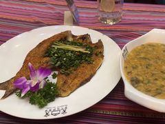 -香巴拉云南餐厅(华莱坞店)