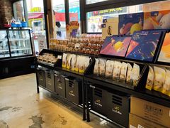 面包甜点陈列柜-皇冠幸福里动物奶油生日蛋糕(万达店)