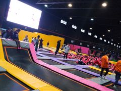 -嘿哟动霸CHUA·新潮玩运动娱乐中心·蹦床滑冰团建乐园