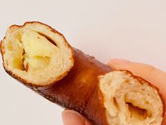 双重芝士碱水面包-WHEN PIGS FLY当猪飞