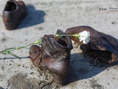 -多瑙河畔鞋履雕塑