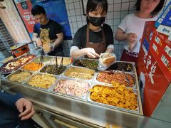 自助取餐区-三兄弟高炉烧饼