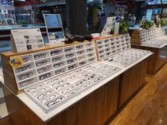 -MiRi眼镜连锁·蔡司·尼康控优点合作店(莘庄店)
