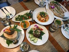-Chom Cafe and Restaurant