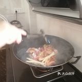 煮鸡酒前最好把鸡肉生炒一下，然后再拿去炖