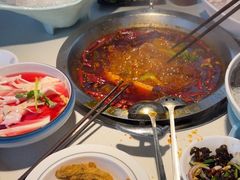 -茅草房·河畔园林火锅