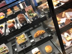 面包甜点陈列柜-星巴克(广州光明广场店)