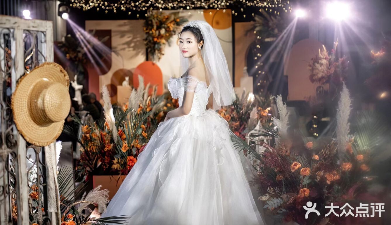 杭州高级感婚礼｜与向日葵色撞个满怀[糖果]