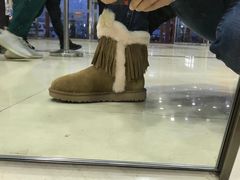 -UGG(燕莎奥特莱斯购物中心店)