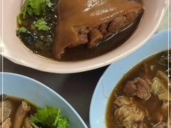 -Kha Mu Charoensang(Silom)