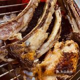 去烧烤店买了点羊肉串，大腰子，羊排，花了300多块钱…