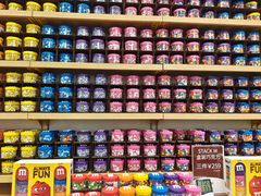 -m豆巧克力世界(上海世茂广场店)