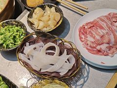 -洞庭洲·防空洞火锅·铜锅涮肉·烧烤(新百广场店)