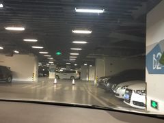 -恒基688广场-停车场