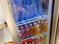 -名创优品(北京新中关购物中心地铁层店)