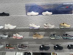 -SALOMON萨洛蒙(青岛海信店)