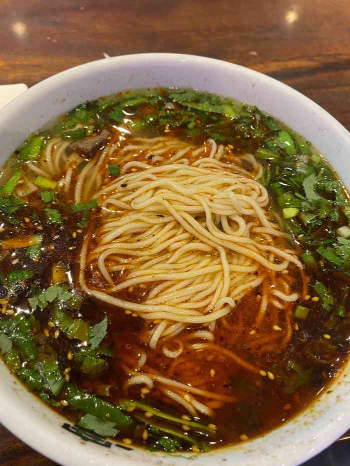 清真·二宽牛肉拉面-"新店开业,体验了一下韭叶拉面宽度和弹性很.