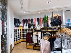 -lululemon(上海浦东IFC店)