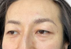 -一个差评成就的纹眉店