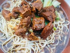 招牌红烧大块牛肉面-金牌八大碗汤面(菜市二路店)