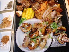 铁板黑椒雪花牛里脊配黄油煎时蔬-鳗鱼家·深夜食堂(军博店)