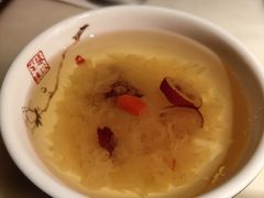 银耳炖雪梨-绿茶餐厅(昆明世纪金源店)