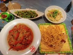 -肥肥虾庄·金牌油焖大虾(汉街SKP店)