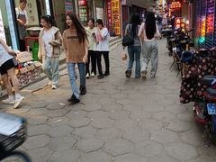 -许西美食一条街