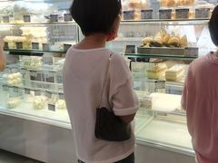 -白玉兰食品甜凤店(合生汇店)